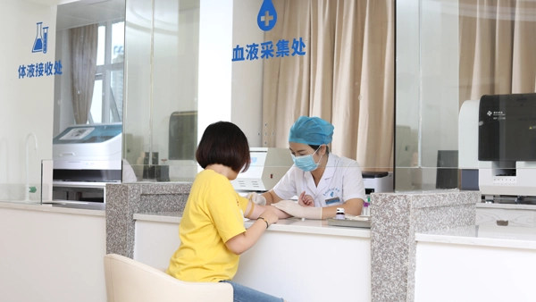 怎么选择上海试管婴儿医院，上海做试管婴儿费用大约多少钱